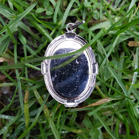 Mid-century Vintage Cameo Pendant - Picture 4 of 4